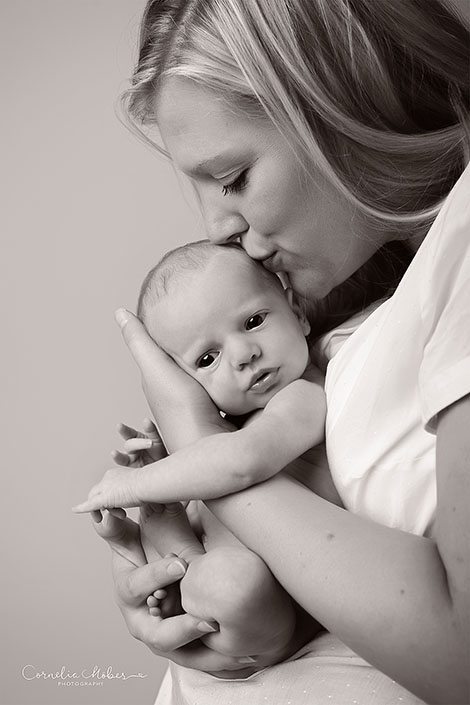 Neugeborenenbilder Neugeborenenshooting Neugeborenenfotografie newbornphotography newborn shooting Babyfotografie Babyfotograf Zug Zürich Luzern Aargau Schwyz Cornelia Moebes Photography