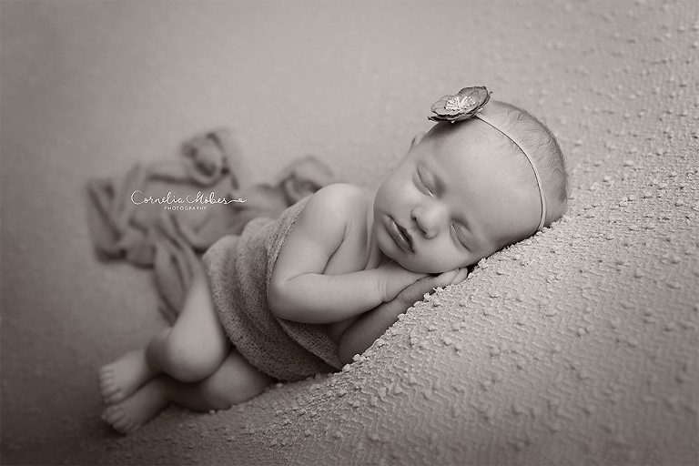 Neugeborenenbilder Neugeborenenshooting Neugeborenenfotografie newbornphotography newborn shooting Babyfotografie Babyfotograf Zug Zürich Luzern Aargau Schwyz Cornelia Moebes Photography