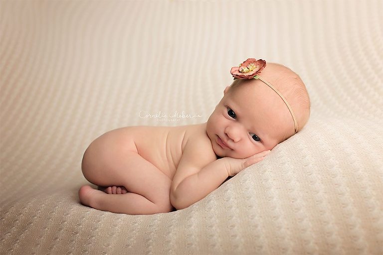 Neugeborenenbilder Neugeborenenshooting Neugeborenenfotografie newbornphotography newborn shooting Babyfotografie Babyfotograf Zug Zürich Luzern Aargau Schwyz Cornelia Moebes Photography