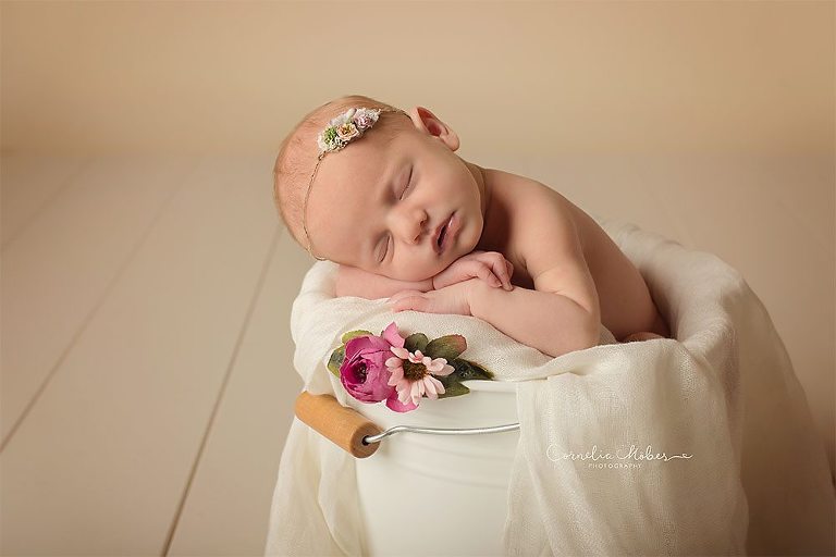 Neugeborenenbilder Neugeborenenshooting Neugeborenenfotografie newbornphotography newborn shooting Babyfotografie Babyfotograf Zug Zürich Luzern Aargau Schwyz Cornelia Moebes Photography