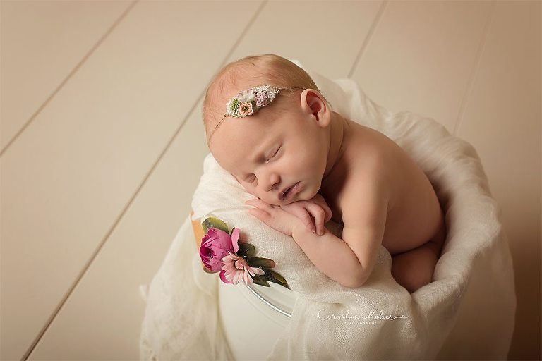 Neugeborenenbilder Neugeborenenshooting Neugeborenenfotografie newbornphotography newborn shooting Babyfotografie Babyfotograf Zug Zürich Luzern Aargau Schwyz Cornelia Moebes Photography