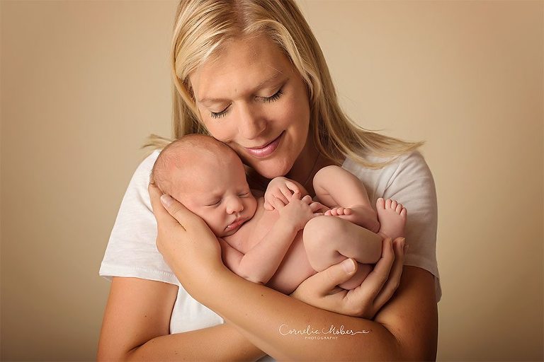 Neugeborenenbilder Neugeborenenshooting Neugeborenenfotografie newbornphotography newborn shooting Babyfotografie Babyfotograf Zug Zürich Luzern Aargau Schwyz Cornelia Moebes Photography