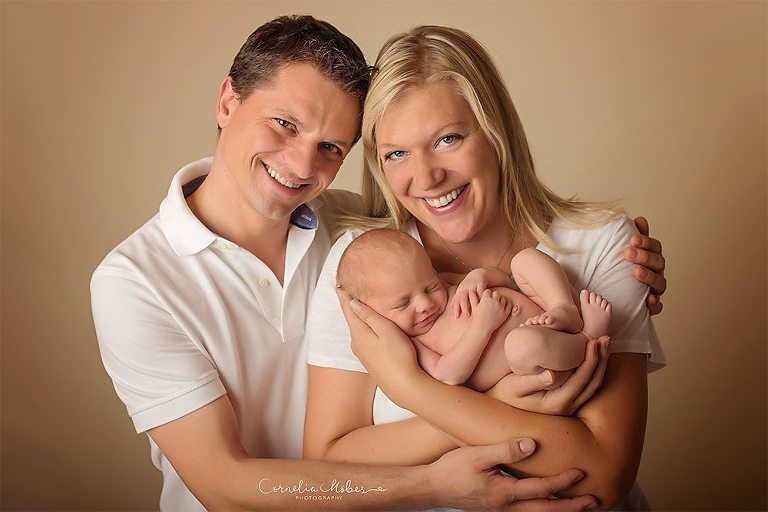 Neugeborenenbilder Neugeborenenshooting Neugeborenenfotografie newbornphotography newborn shooting Babyfotografie Babyfotograf Zug Zürich Luzern Aargau Schwyz Cornelia Moebes Photography