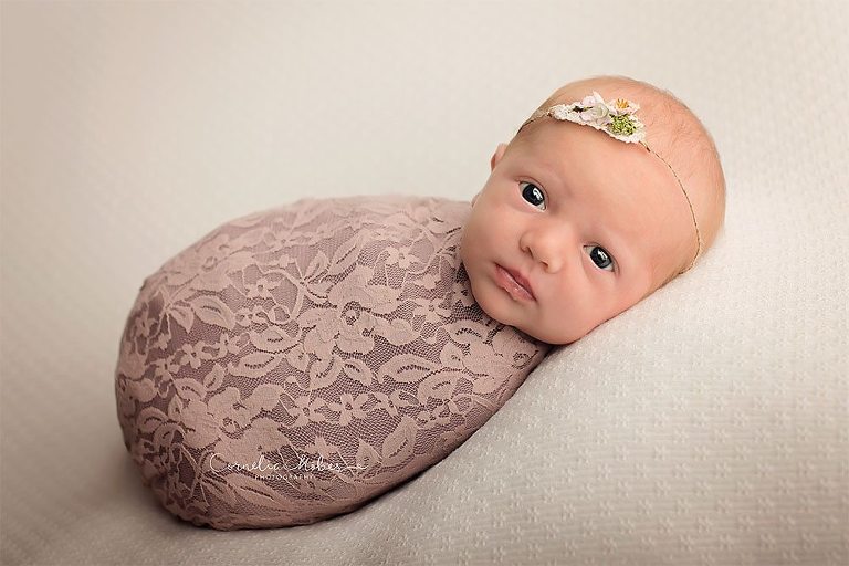 Neugeborenenbilder Neugeborenenshooting Neugeborenenfotografie newbornphotography newborn shooting Babyfotografie Babyfotograf Zug Zürich Luzern Aargau Schwyz Cornelia Moebes Photography