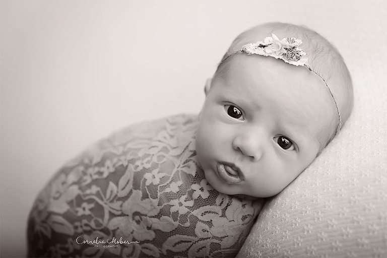 Neugeborenenbilder Neugeborenenshooting Neugeborenenfotografie newbornphotography newborn shooting Babyfotografie Babyfotograf Zug Zürich Luzern Aargau Schwyz Cornelia Moebes Photography