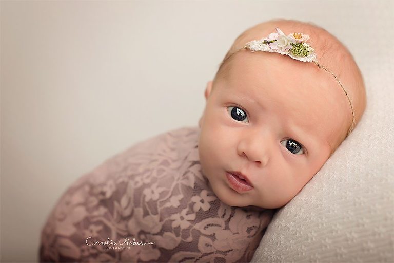 Neugeborenenbilder Neugeborenenshooting Neugeborenenfotografie newbornphotography newborn shooting Babyfotografie Babyfotograf Zug Zürich Luzern Aargau Schwyz Cornelia Moebes Photography