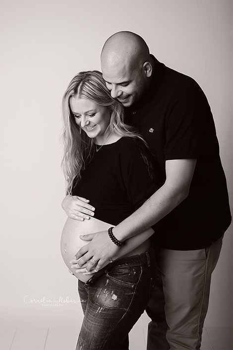 Schwangerschaftsfotos-Schwangerschaftsshooting Schwangerschaftsfotografie Babybauch Shooting maternity photographer Mutterschaft Babyfotograf Babyshooting newbornshooting Neugeborenenfotografie Cornelia Moebes Photography Schweiz Zuerich Luzern Zug Aargau Schwyz