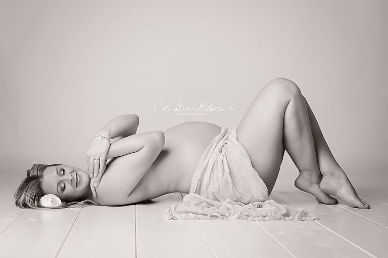 Schwangerschaftsfotos-Schwangerschaftsshooting Schwangerschaftsfotografie Babybauch Shooting maternity photographer Mutterschaft Babyfotograf Babyshooting newbornshooting Neugeborenenfotografie Cornelia Moebes Photography Schweiz Zuerich Luzern Zug Aargau Schwyz