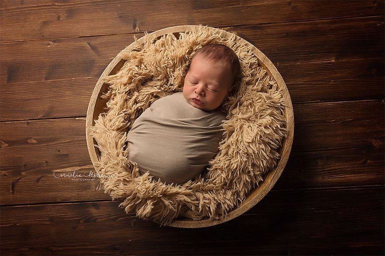 Neugeborenenbilder Neugeborenenshooting Neugeborenenfotografie newbornphotography newborn shooting Babyfotografie Babyfotograf Zug Zürich Luzern Aargau Schwyz Cornelia Moebes Photography