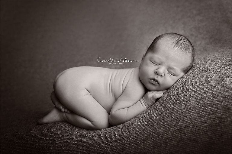 Neugeborenenbilder Neugeborenenshooting Neugeborenenfotografie newbornphotography newborn shooting Babyfotografie Babyfotograf Zug Zürich Luzern Aargau Schwyz Cornelia Moebes Photography