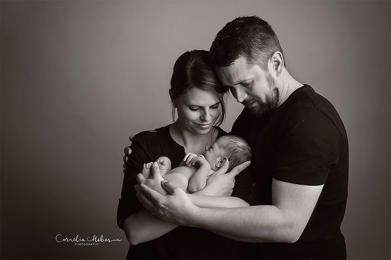 Neugeborenenbilder Neugeborenenshooting Neugeborenenfotografie newbornphotography newborn shooting Babyfotografie Babyfotograf Zug Zürich Luzern Aargau Schwyz Cornelia Moebes Photography