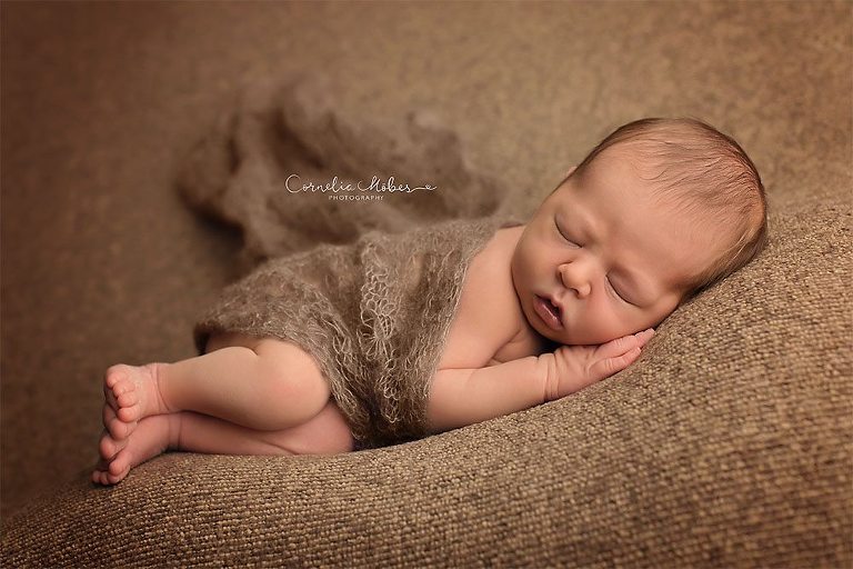 Neugeborenenbilder Neugeborenenshooting Neugeborenenfotografie newbornphotography newborn shooting Babyfotografie Babyfotograf Zug Zürich Luzern Aargau Schwyz Cornelia Moebes Photography