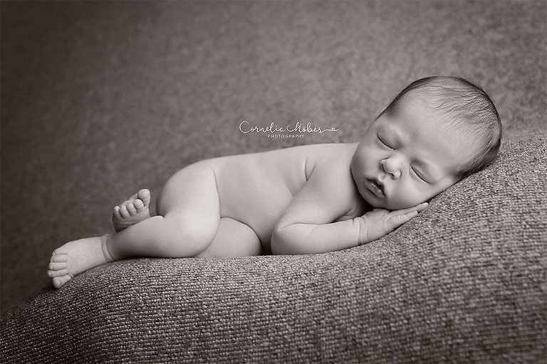 Neugeborenenbilder Neugeborenenshooting Neugeborenenfotografie newbornphotography newborn shooting Babyfotografie Babyfotograf Zug Zürich Luzern Aargau Schwyz Cornelia Moebes Photography