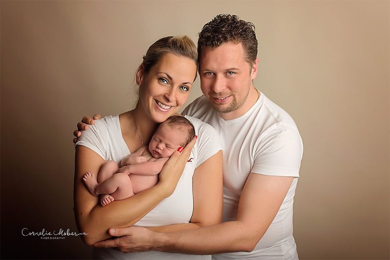 Neugeborenenfots newbornshooting Neugeborenenfotografie Babyfotografie Babyfotograf portrait photographer Zug Zuerich Luzern Family portraits Cornelia Moebes Photography