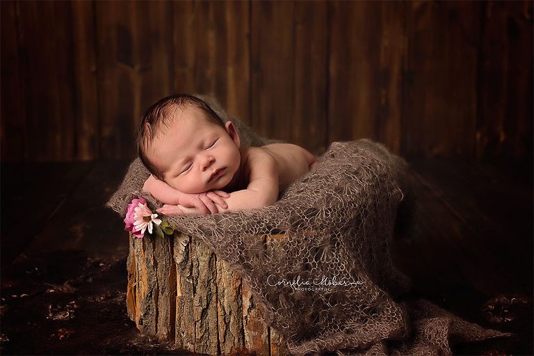 Neugeborenenfots newbornshooting Neugeborenenfotografie Babyfotografie Babyfotograf portrait photographer Zug Zuerich Luzern Family portraits Cornelia Moebes Photography