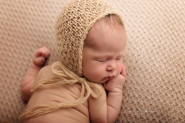 Neugeborenenfots newbornshooting Neugeborenenfotografie Babyfotografie Babyfotograf portrait photographer Zug Zuerich Luzern Family portraits Cornelia Moebes Photography