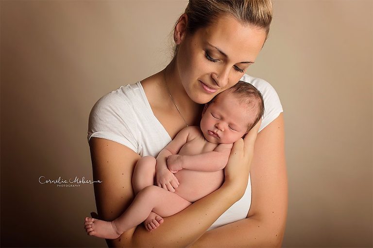 Neugeborenenfots newbornshooting Neugeborenenfotografie Babyfotografie Babyfotograf portrait photographer Zug Zuerich Luzern Family portraits Cornelia Moebes Photography