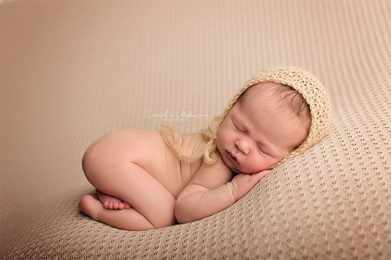 Neugeborenenfots newbornshooting Neugeborenenfotografie Babyfotografie Babyfotograf portrait photographer Zug Zuerich Luzern Family portraits Cornelia Moebes Photography