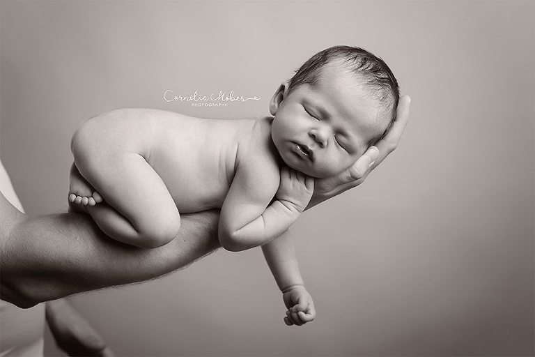 Neugeborenenfots newbornshooting Neugeborenenfotografie Babyfotografie Babyfotograf portrait photographer Zug Zuerich Luzern Family portraits Cornelia Moebes Photography