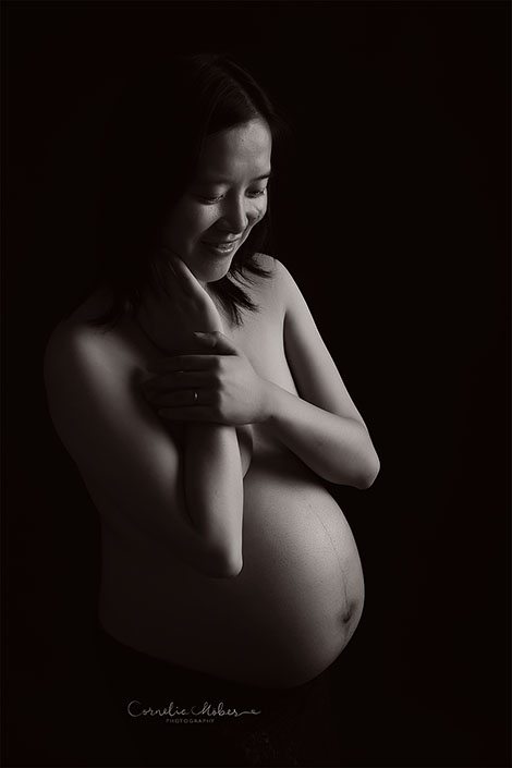 Schwangerschaftsfotos-Schwangerschaftsshooting Schwangerschaftsfotografie Babybauch Shooting maternity photographer Mutterschaft Babyfotograf Babyshooting newbornshooting Neugeborenenfotografie Cornelia Moebes Photography Schweiz Zuerich Luzern Zug Aargau Schwyz