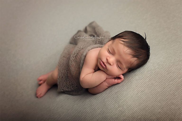 Neugeborenenbilder Neugeborenenshooting Neugeborenenfotografie newbornphotography newborn shooting Babyfotografie Babyfotograf Zug Zürich Luzern Aargau Schwyz Cornelia Moebes Photography