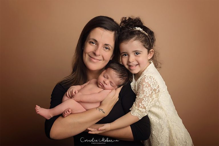 Neugeborenenbilder Neugeborenenshooting Neugeborenenfotografie newbornphotography newborn shooting Babyfotografie Babyfotograf Zug Zürich Luzern Aargau Schwyz Cornelia Moebes Photography