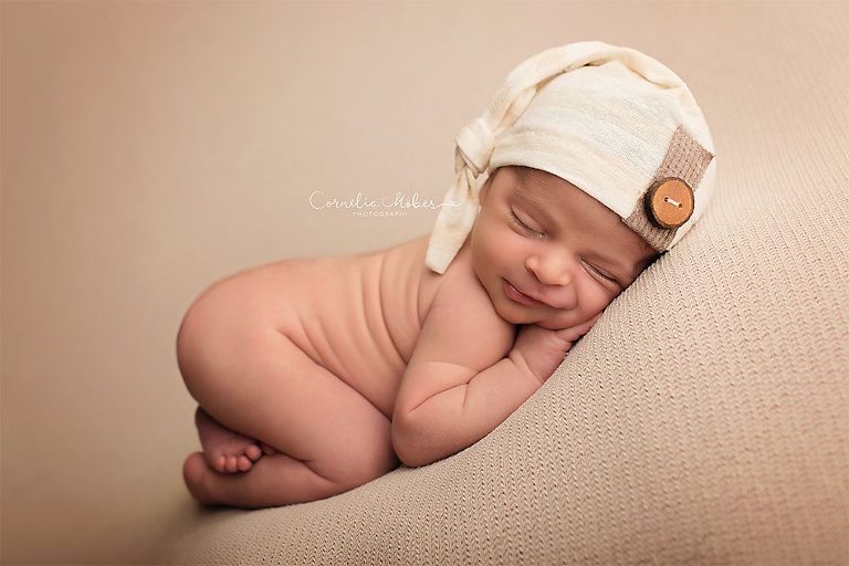 Neugeborenenbilder Neugeborenenshooting Neugeborenenfotografie newbornphotography newborn shooting Babyfotografie Babyfotograf Zug Zürich Luzern Aargau Schwyz Cornelia Moebes Photography