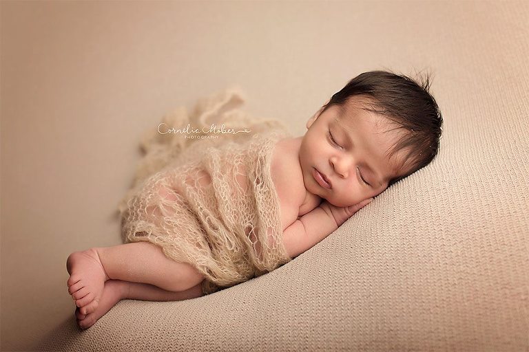 Neugeborenenbilder Neugeborenenshooting Neugeborenenfotografie newbornphotography newborn shooting Babyfotografie Babyfotograf Zug Zürich Luzern Aargau Schwyz Cornelia Moebes Photography