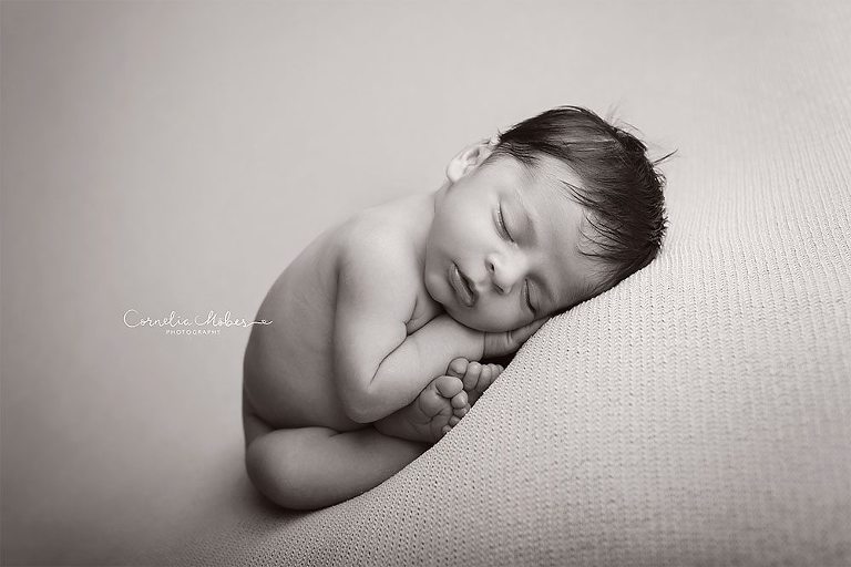 Neugeborenenbilder Neugeborenenshooting Neugeborenenfotografie newbornphotography newborn shooting Babyfotografie Babyfotograf Zug Zürich Luzern Aargau Schwyz Cornelia Moebes Photography