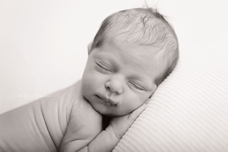 Neugeborenenbilder Neugeborenenshooting Neugeborenenfotografie newbornphotography newborn shooting Babyfotografie Babyfotograf Zug Zürich Luzern Aargau Schwyz Cornelia Moebes Photography