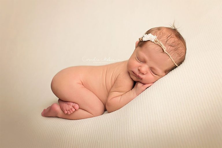 Neugeborenenbilder Neugeborenenshooting Neugeborenenfotografie newbornphotography newborn shooting Babyfotografie Babyfotograf Zug Zürich Luzern Aargau Schwyz Cornelia Moebes Photography