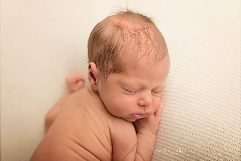 Neugeborenenbilder Neugeborenenshooting Neugeborenenfotografie newbornphotography newborn shooting Babyfotografie Babyfotograf Zug Zürich Luzern Aargau Schwyz Cornelia Moebes Photography