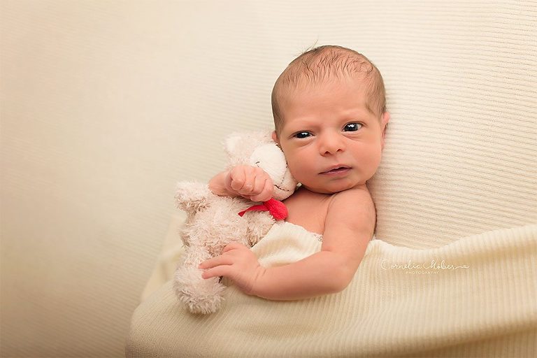 Neugeborenenbilder Neugeborenenshooting Neugeborenenfotografie newbornphotography newborn shooting Babyfotografie Babyfotograf Zug Zürich Luzern Aargau Schwyz Cornelia Moebes Photography