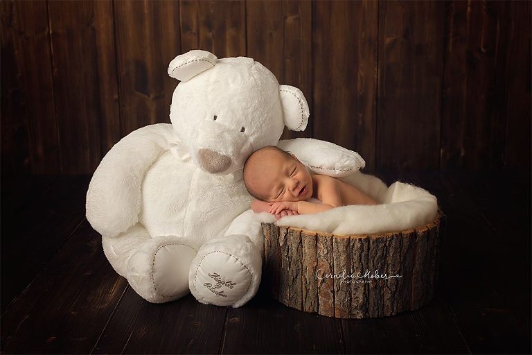 Neugeborenenbilder Neugeborenenshooting Neugeborenenfotografie newbornphotography newborn shooting Babyfotografie Babyfotograf Zug Zürich Luzern Aargau Schwyz Cornelia Moebes Photography