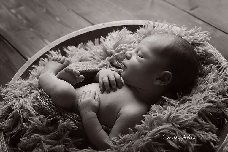 Neugeborenenbilder Neugeborenenshooting Neugeborenenfotografie newbornphotography newborn shooting Babyfotografie Babyfotograf Zug Zürich Luzern Aargau Schwyz Cornelia Moebes Photography