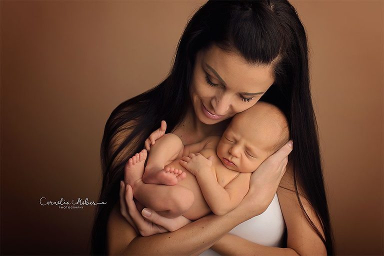 Neugeborenenbilder Neugeborenenshooting Neugeborenenfotografie newbornphotography newborn shooting Babyfotografie Babyfotograf Zug Zürich Luzern Aargau Schwyz Cornelia Moebes Photography