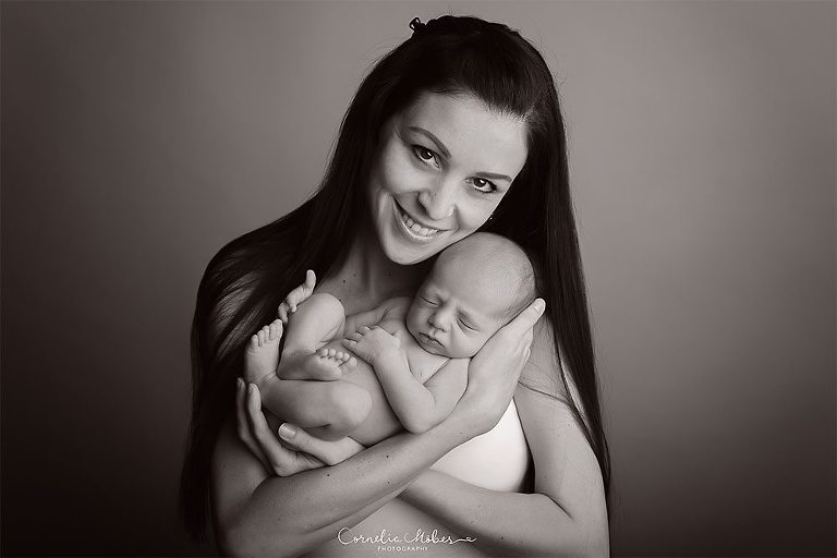 Neugeborenenbilder Neugeborenenshooting Neugeborenenfotografie newbornphotography newborn shooting Babyfotografie Babyfotograf Zug Zürich Luzern Aargau Schwyz Cornelia Moebes Photography