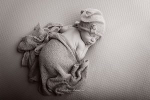 Neugeborenenbilder Neugeborenenshooting Neugeborenenfotografie newbornphotography newborn shooting Babyfotografie Babyfotograf Zug Zürich Luzern Aargau Schwyz Cornelia Moebes Photography