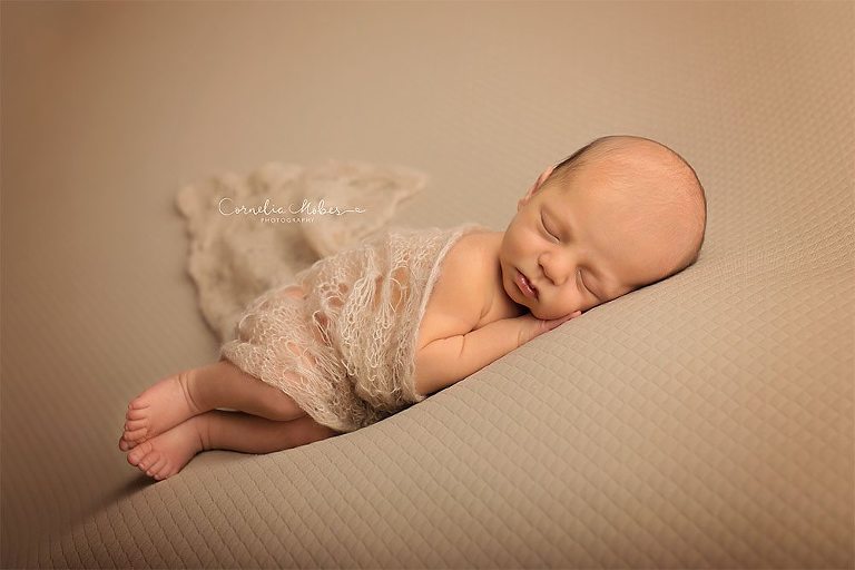 Neugeborenenbilder Neugeborenenshooting Neugeborenenfotografie newbornphotography newborn shooting Babyfotografie Babyfotograf Zug Zürich Luzern Aargau Schwyz Cornelia Moebes Photography