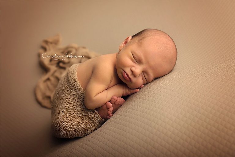 Neugeborenenbilder Neugeborenenshooting Neugeborenenfotografie newbornphotography newborn shooting Babyfotografie Babyfotograf Zug Zürich Luzern Aargau Schwyz Cornelia Moebes Photography