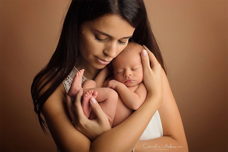 Neugeborenenbilder Babygirl Babyfotografie newbornshooting Neugeborenenfotografie Babyfotos Familie Cornelia Moebes Photography