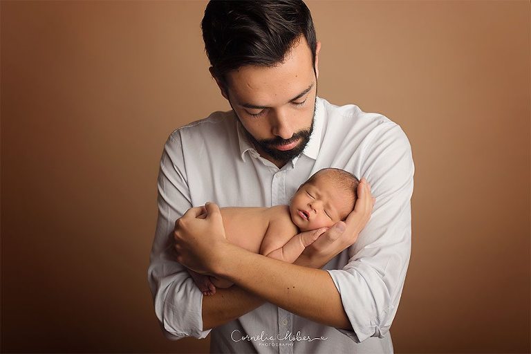 Neugeborenenbilder Babygirl Babyfotografie newbornshooting Neugeborenenfotografie Babyfotos Familie Cornelia Moebes Photography