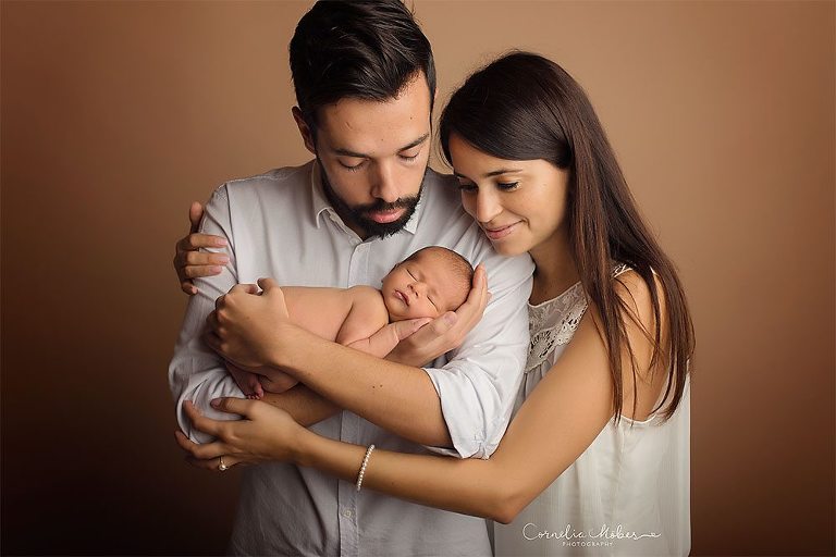 Neugeborenenbilder Babygirl Babyfotografie newbornshooting Neugeborenenfotografie Babyfotos Familie Cornelia Moebes Photography