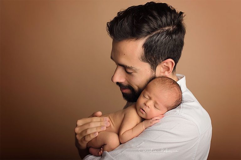 Neugeborenenbilder Babygirl Babyfotografie newbornshooting Neugeborenenfotografie Babyfotos Familie Cornelia Moebes Photography