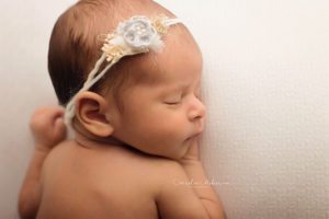 Neugeborenenbilder Babygirl Babyfotografie newbornshooting Neugeborenenfotografie Babyfotos Familie Cornelia Moebes Photography