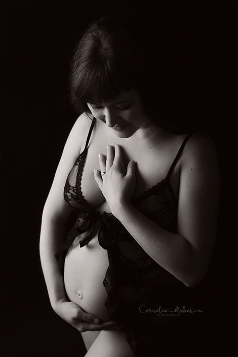 Schwangerschaftsfotos-Schwangerschaftsshooting Schwangerschaftsfotografie Babybauch Shooting maternity photographer Mutterschaft Babyfotograf Babyshooting newbornshooting Neugeborenenfotografie Cornelia Moebes Photography Schweiz Zuerich Luzern Zug Aargau Schwyz