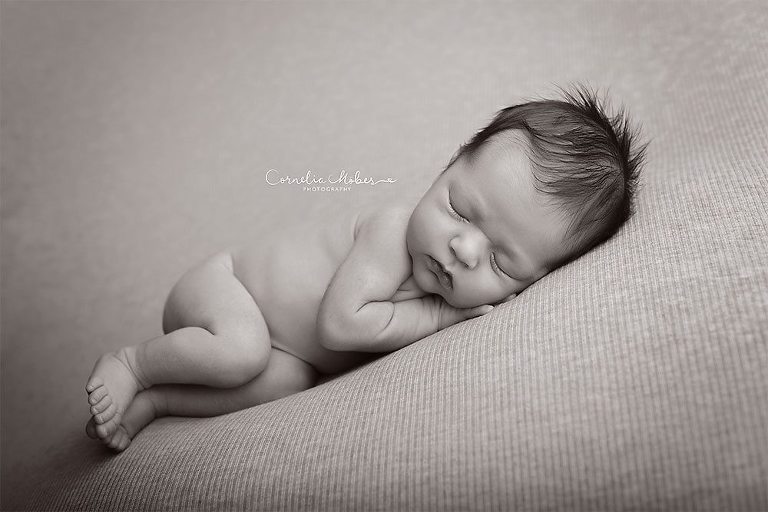 Neugeborenenbilder Babyboy Babyfotografie newbornshooting Neugeborenenfotografie Babyfotos Familie Cornelia Moebes Photography