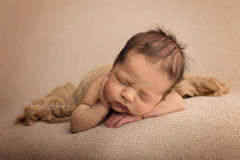 Neugeborenenbilder Babyboy Babyfotografie newbornshooting Neugeborenenfotografie Babyfotos Familie Cornelia Moebes Photography