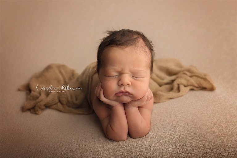 Neugeborenenbilder Babyboy Babyfotografie newbornshooting Neugeborenenfotografie Babyfotos Familie Cornelia Moebes Photography