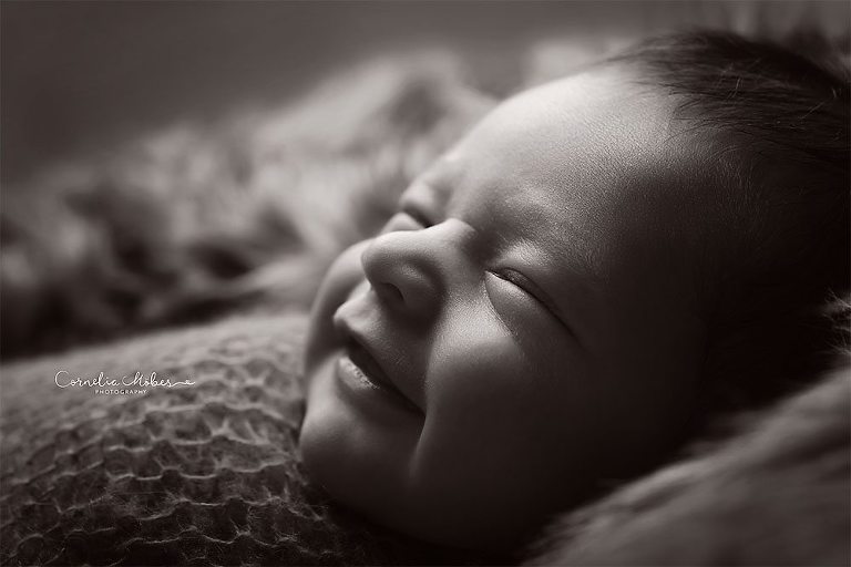 Neugeborenenbilder Babyboy Babyfotografie newbornshooting Neugeborenenfotografie Babyfotos Familie Cornelia Moebes Photography